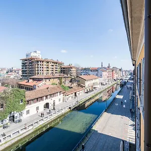 https://lovely-apartment-on-the-navigli-river-by-easylife.italymilanhotels.net
